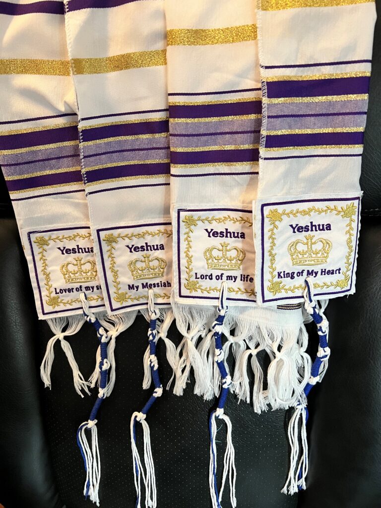 The Jerusalem Giftshop Yeshua Messianic Prayer Shawl Scripture Talit With 'Grafted In' - Blue And Gold - Foto 8