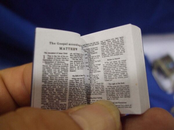 Jerusalem Cross Symbol and 12 Tribes Breastplate Mini Bible Keychain - Image 3